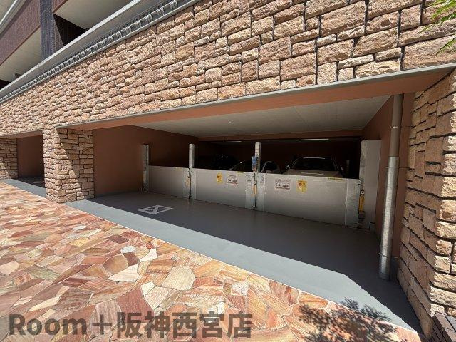 プレジオ西宮今津の駐車場