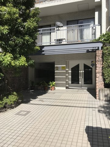 菊川パーク・ホームズのエントランス