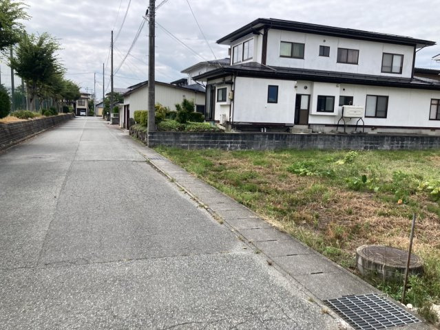 谷地中央２丁目売地の前面道路含む現地写真