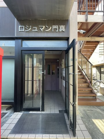 ロジュマン門真のエントランス