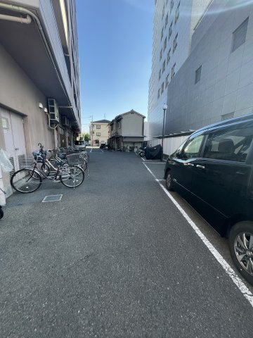 ロジュマン門真の駐車場