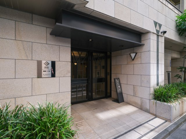 パレステュディオ銀座二丁目のエントランス|「東銀座」駅徒歩３分！平成１７年築の耐震基準適合マンション、パレステュディオ銀座二丁目は即日現地案内可能となっておりますので、お気軽にお問い合わせください！