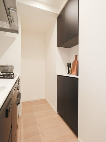 パレステュディオ銀座二丁目のキッチン|パレステュディオ銀座二丁目：キッチンにはカップボードも付いております！