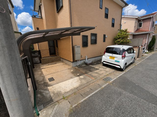 鵜木邸の駐車場