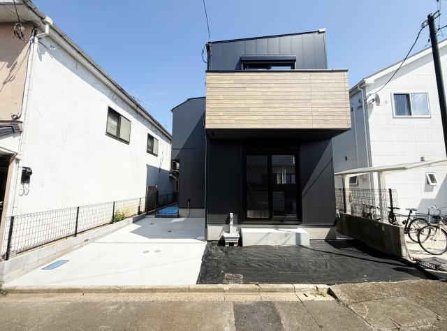 東村山市諏訪町1丁目 限定1棟の外観|間口の広い整形地に誕生しました
生活しやすい間取りの2階建て4LDK
是非、現地にて建物のボリュームや陽当たり、周辺環境などご確認ください♪