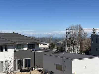【展望】 | 銭函１丁目　現況更地302坪 | 北側には海を望むお家を建築可能♪※解体前の建物2階から撮影