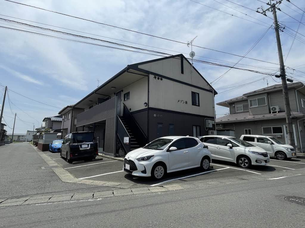 メゾン泉の駐車場
