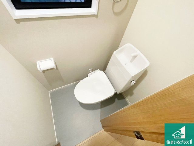 宝塚市中州　中古一戸建てのトイレ|1・2階の2ヶ所にあるので、朝の忙しい時間の順番待ちもなく、深夜の利用にも大変便利です。