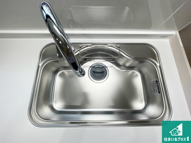 宝塚市中州　中古一戸建ての設備|蛇口の先端に浄水器を内蔵しています！原水と浄水、お湯と冷水、シャワーの切替えがワンタッチなので用途によって使い分けられます。