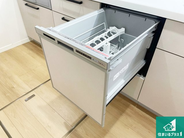 宝塚市中州　中古一戸建ての設備|食事後の一仕事、食器洗いをボタン一つでお任せできちゃいます！場所を取らないビルトイン式なので、お料理スペースもしっかり確保！