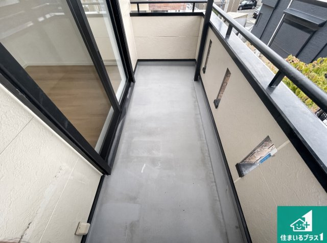 宝塚市中州　中古一戸建てのバルコニー|ワイドバルコニーは洗濯物を干すスペースが広いのでご家族が多くても安心！