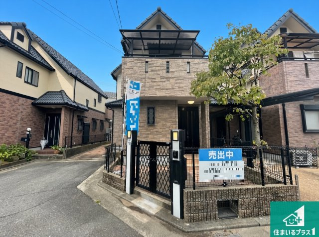 宝塚市中州　中古一戸建ての外観|周辺は落ち着いた街並みの住宅地！子育てがしやすい住環境です！気になることがありましたら、お気軽にお問い合わせください！
