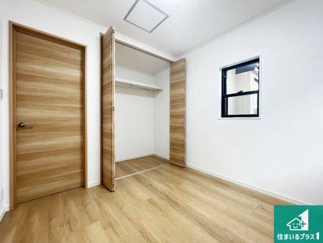 宝塚市中州　中古一戸建ての洋室|収納スペースが充実しているので子供の成長に合わせてたくさん収納ができます！家族構成に合わせた様々な活用ができる収納！