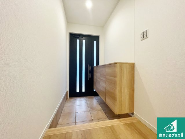 宝塚市中州　中古一戸建ての玄関|シューズボックスにはたくさんの靴が収納できるので玄関周りはいつもスッキリ！ご家族が増えても安心！