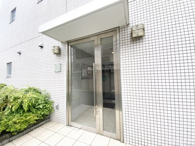 フラットワンのエントランス|エントランスです☆