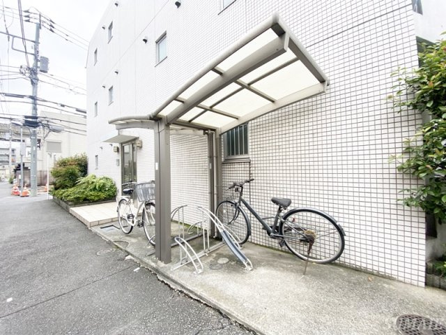 フラットワンのその他共用部分|駐輪場です☆