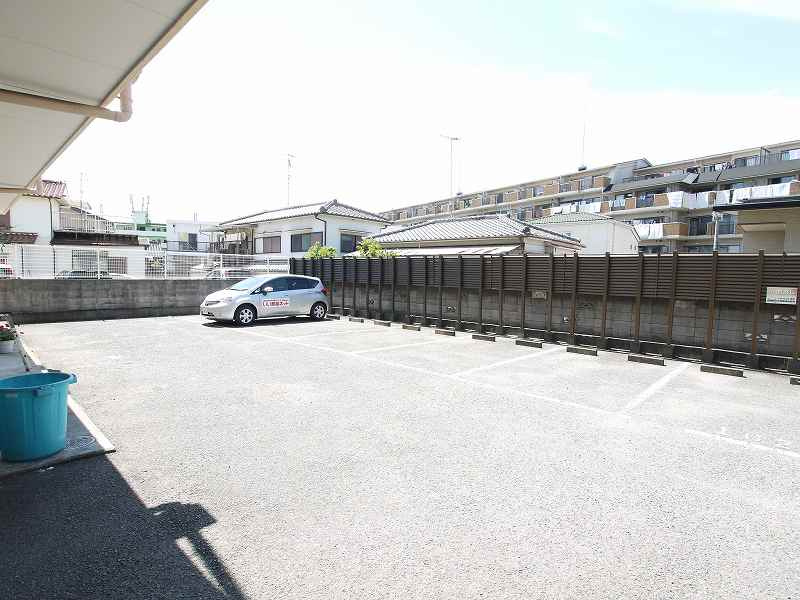 ビアーレ高ソの駐車場