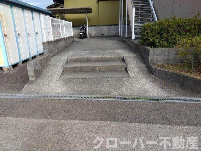 レオパレス坂出の駐車場
