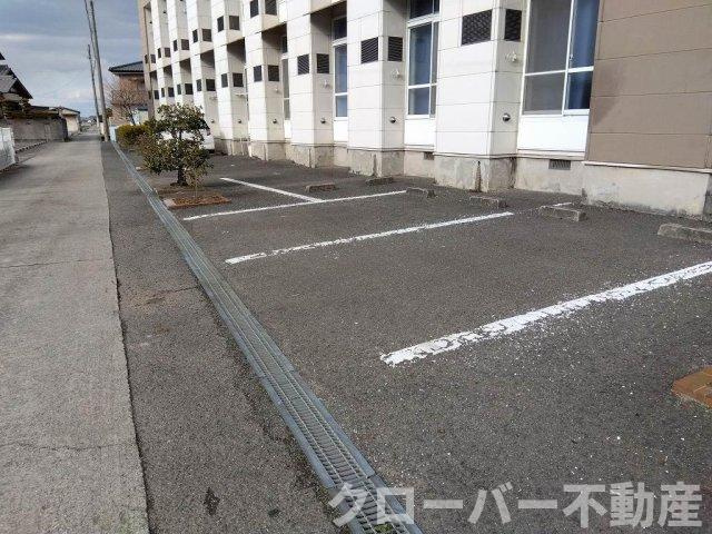 レオパレス坂出の駐車場