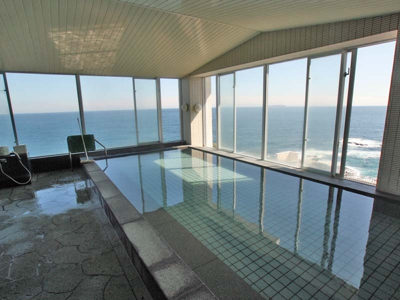 シャトーテル赤根崎のその他共用部分|海一望の温泉大浴場