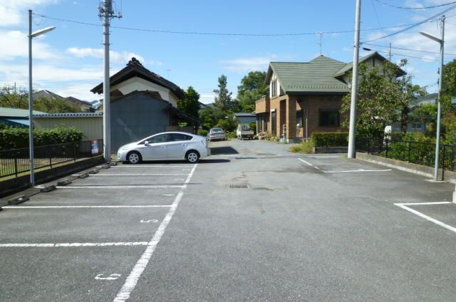 サンライズの駐車場