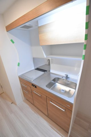 セレニテ難波プリエ　仲介手数料無料のキッチン