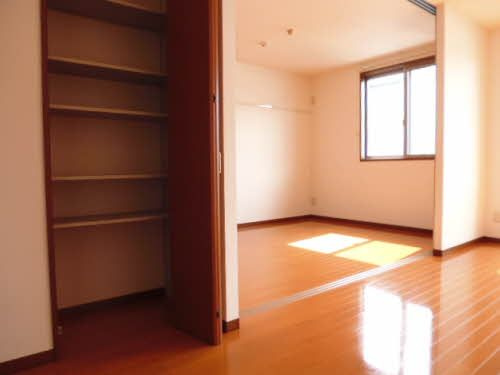 シャーメゾン桜屋敷の洋室