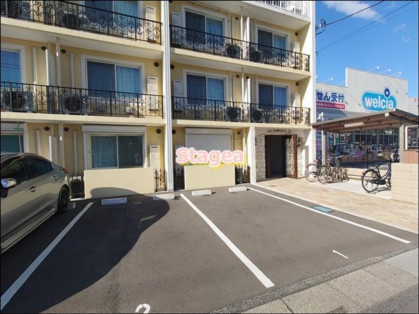 ラ・ルミエールⅡの駐車場
