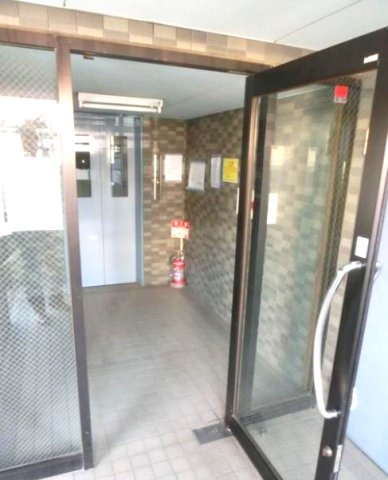 ヴィレッヂ若葉のエントランス