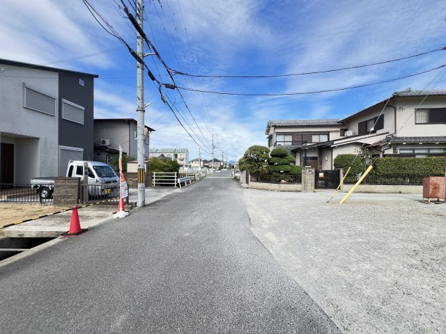 売地　橿原市新口町の前面道路含む現地写真