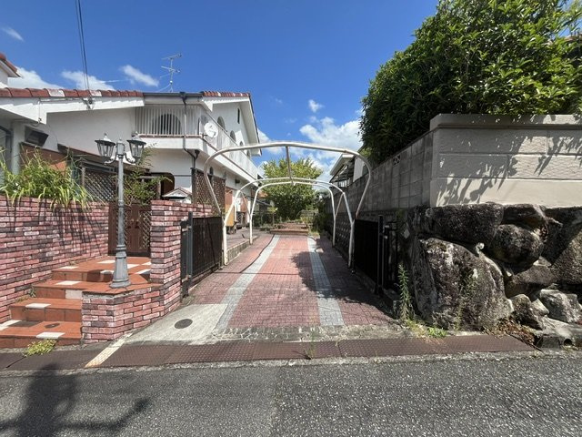 南青葉台貸家の駐車場
