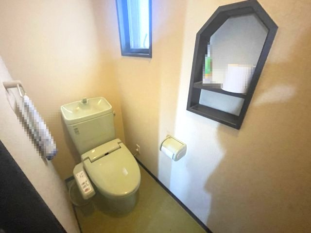 甲賀市水口町山中古戸建のトイレ