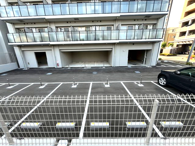 エスリード ザ・グラン大阪ノースの駐車場