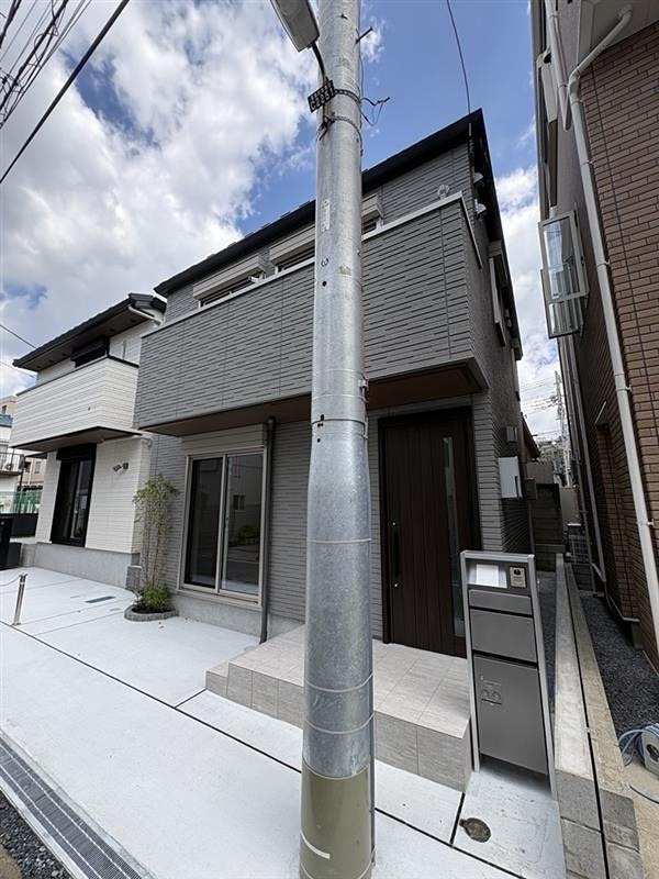西ヶ原３丁目戸建のエントランス