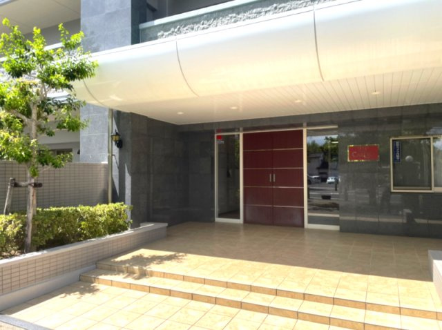 トラスト川内カルディオのエントランス