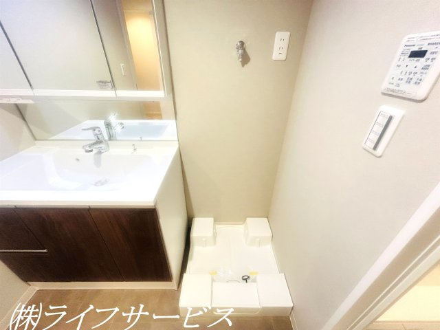 【ランドリースペース】 | エバーグリーン淀川３号館 | 洗濯パン／湿気がこもりにくいかさ上げタイプです！