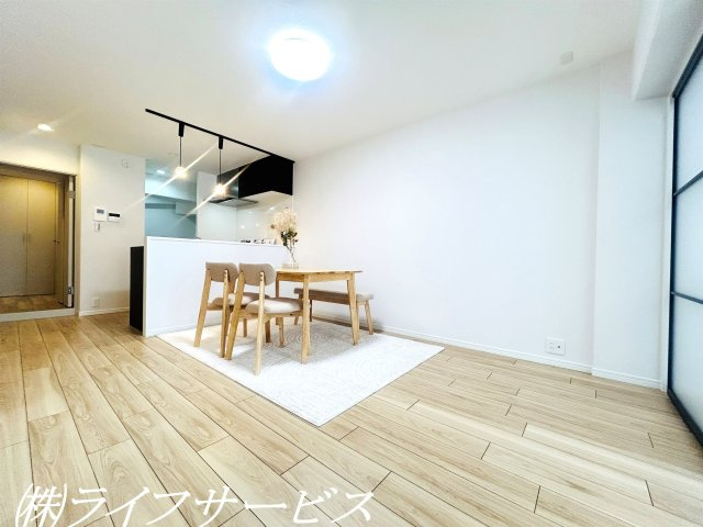 【居間・リビング】 | エバーグリーン淀川３号館 | ＬＤＫ／南西向き！リフォーム済につきすぐのご入居が可能！ペットと一緒に暮らせるマンションです！