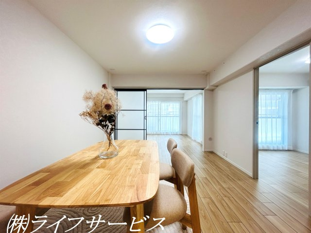 【居間・リビング】 | エバーグリーン淀川３号館 | ＬＤＫ／南西向き！リフォーム済につきすぐのご入居が可能！ペットと一緒に暮らせるマンションです！