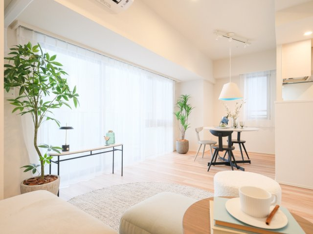 Ｂｒｉｌｌｉａ品川戸越Ｐａｒｋｓの居間・リビング|Ｂｒｉｌｌｉａ品川戸越Ｐａｒｋｓ：リビングからワイドバルコニーへ出ることが可能です！