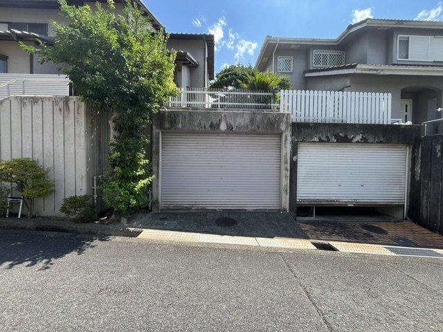 美加の台貸家の駐車場