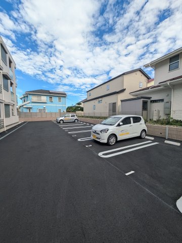 フェリーチェの駐車場