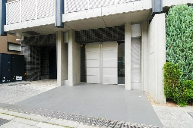 ブランノアール北赤羽のエントランス