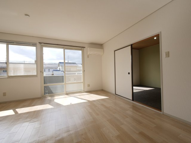 ゼフィール芳泉　C棟の洋室|※写真は別の部屋のものです。