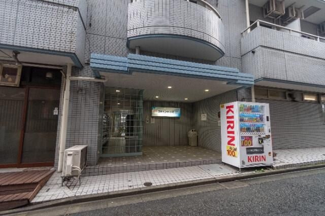 スカイコート下高井戸のエントランス