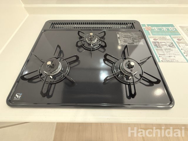 高浜市神明町第6　新築戸建＜4号棟＞のキッチン|三口コンロとグリル付き