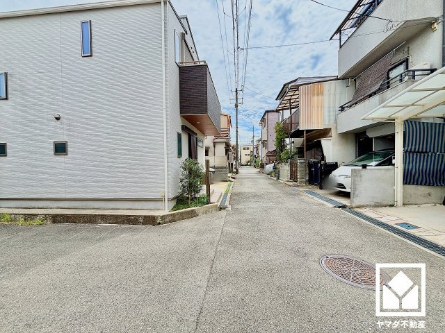 尼崎市上ノ島町１丁目の前面道路含む現地写真|開放感のある南西角地で、陽当たり・風通しの威良い立地です。