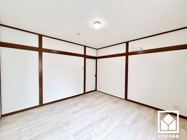 尼崎市上ノ島町１丁目の洋室|約8帖の2階洋室です。全居室フローリングでお掃除ラクラクです。
