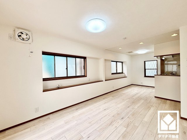 尼崎市上ノ島町１丁目の居間・リビング|リフォーム内容②　その他：2階和室から洋室に変更、室内一部塗装、洗い一式