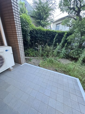 プレステージ千駄木の庭