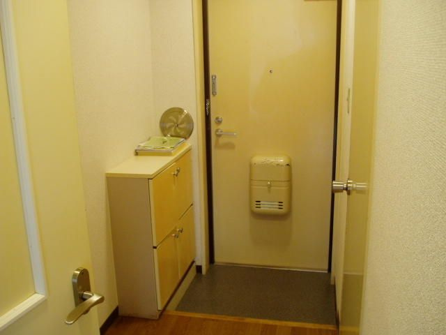 メゾン下田の玄関